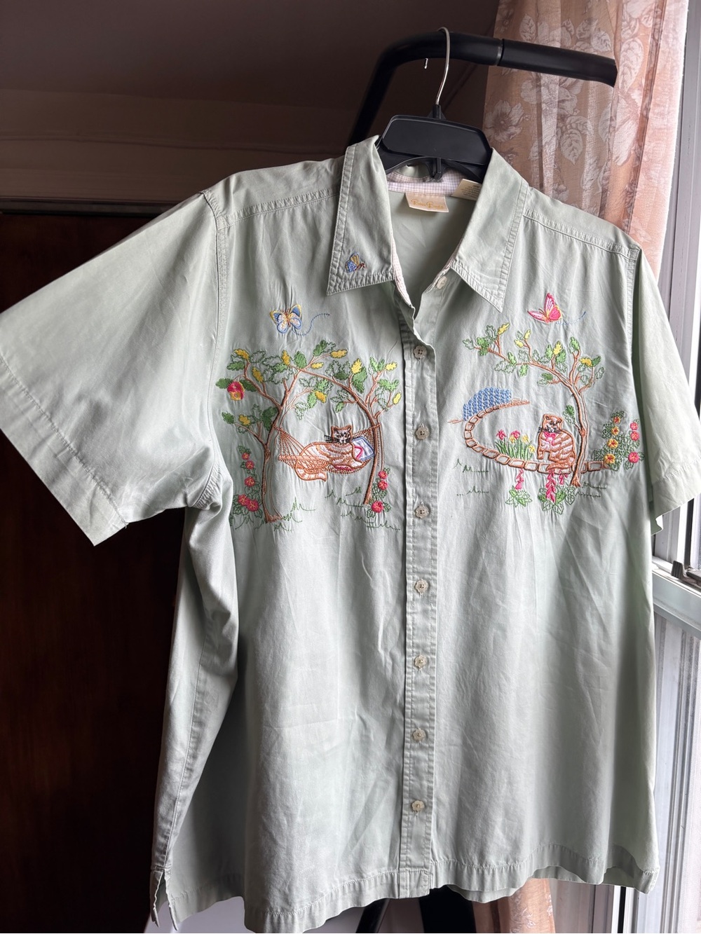 Vintage Embroidered Cats & Flowers Button-Down Shirt | Women’s Plus 18W/20W XXL